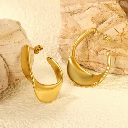 C-shaped stainless steel stud earrings with vintage 18K gold plating