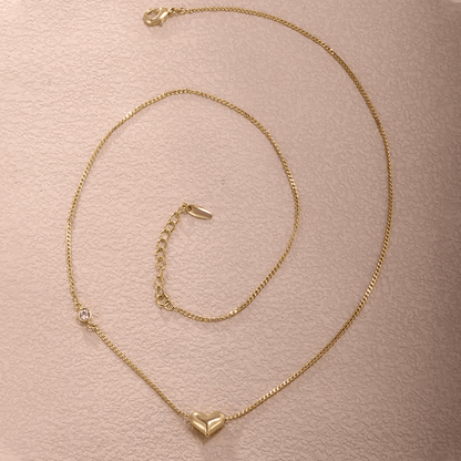 Heart shape gemstone necklace – Gold alloy necklace for women featuring a heart pendant and sparkling gemstone.