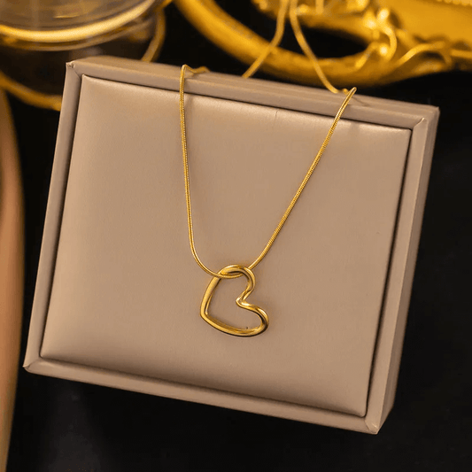 Gold Heart Jewelry for Women – 18K Pendant Necklace displayed on a luxurious gift box.