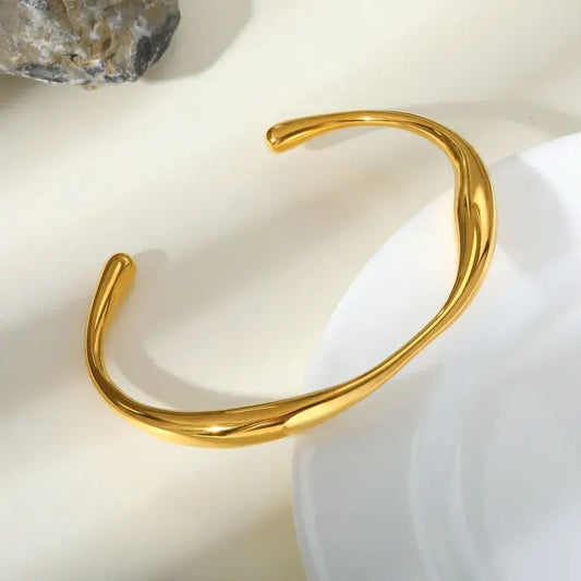 Gold-plated classic bangle with sleek solid color design
