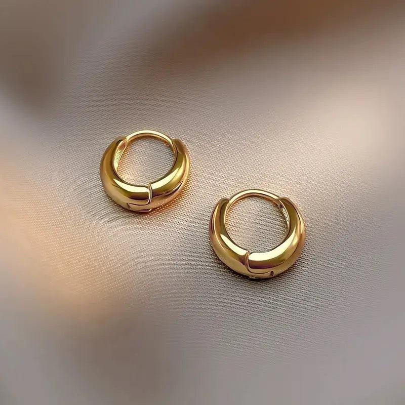Women's 18K gold earrings lightweight and elegant design