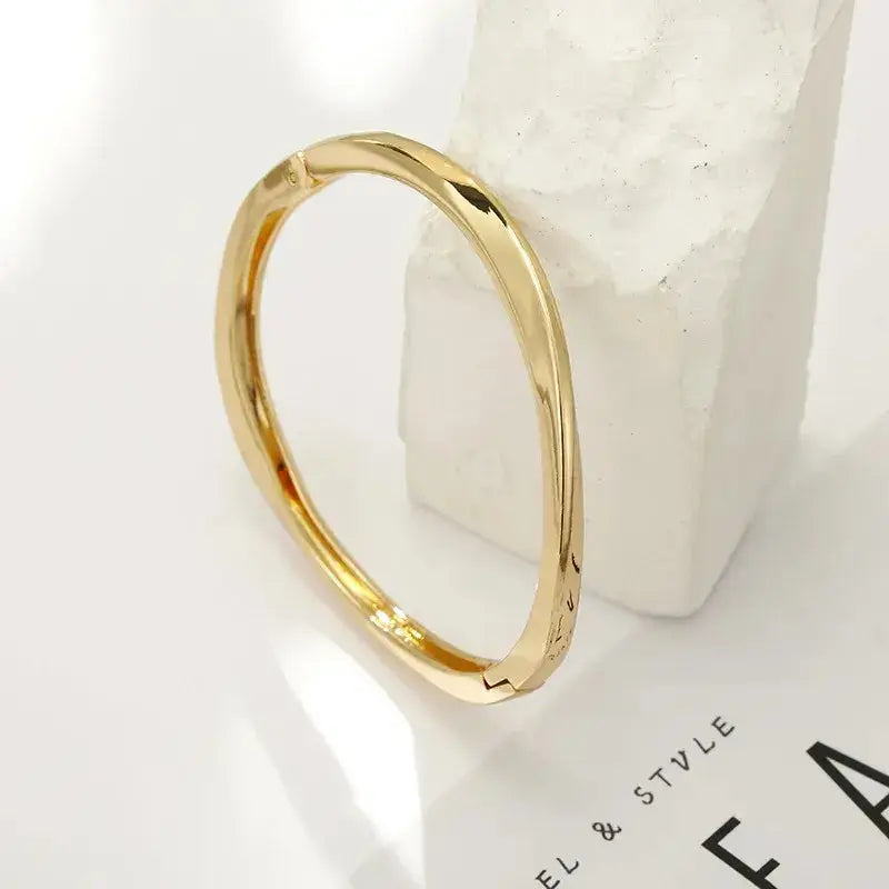 Elegant Simple Style Solid Color Alloy Bangle styled for casual outfits