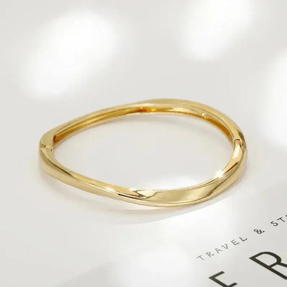 Simple Style Solid Color Alloy Bangle on white background