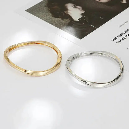 Simple Style Solid Color Alloy Bangle – Elegant Women’s Jewelry Neckella