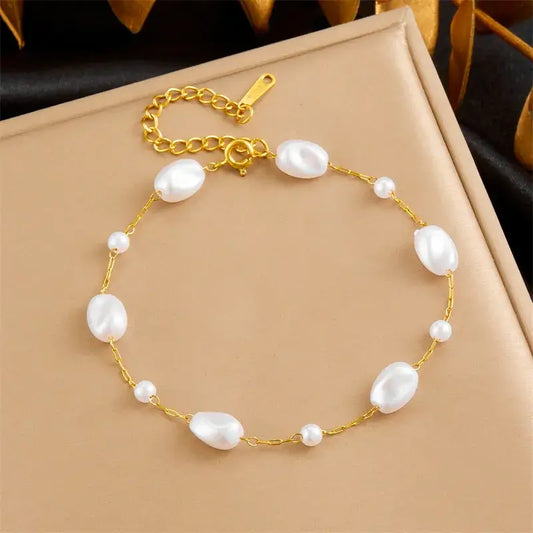 Stainless steel pearl bracelet with elegant pearls