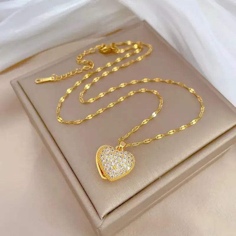 Elegant Gold heart pendant necklace with acrylic charm for women’s modern romantic style