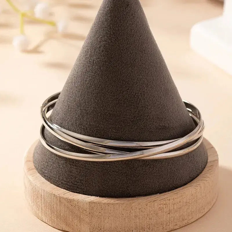 Side view of Simple Style Solid Color Iron Bangle highlighting solid color design